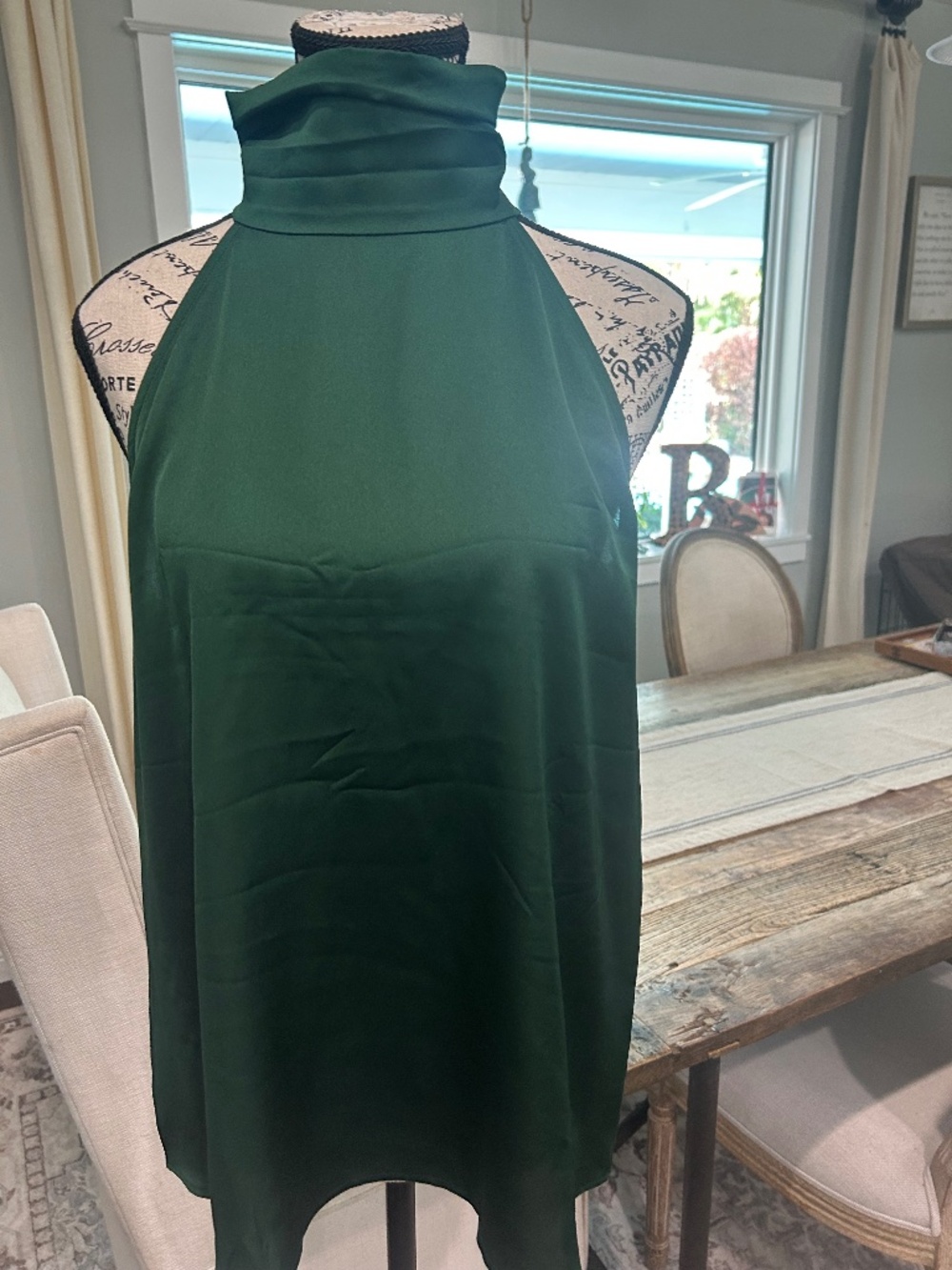 🌳EUC - ANN TAYLOR SLEEVELESS BLOUSE